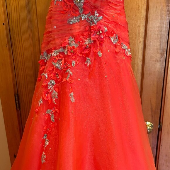 Tony Bowls Le Gala Strapless/One Shoulder/Or with Straps Formal/Prom Dress - Picture 4 of 16